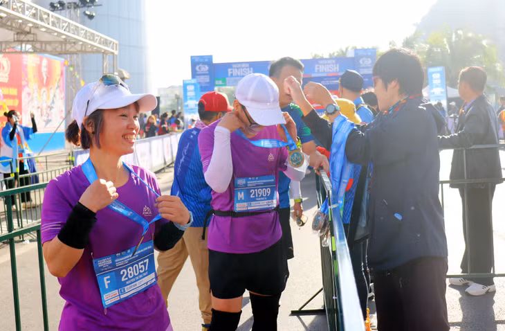 About 9,000 runners participated in Ha Long Bay Heritage Marathon 2023 ảnh 13 faf