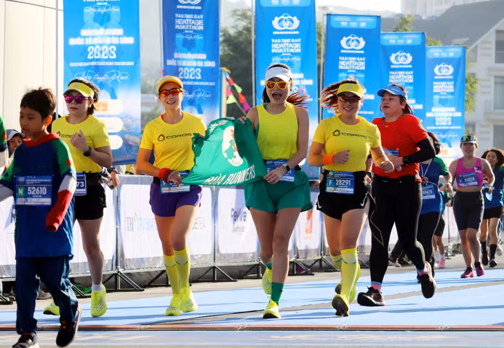 About 9,000 runners participated in Ha Long Bay Heritage Marathon 2023 ảnh 9 fa