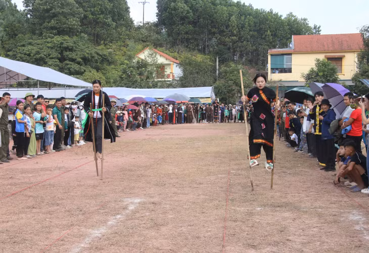Hoang Can Temple Festival and the San Diu Sports and Culture Day opened in Tien Yen ảnh 9 Hoang Can Temple Festival and the San Diu Sports and Culture Day opened in Tien Yen ảnh 9