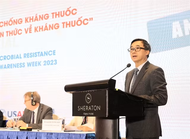 Deputy health minister Trần Văn Thuấn speaks at the event. Photo suckhoedoisong.vn