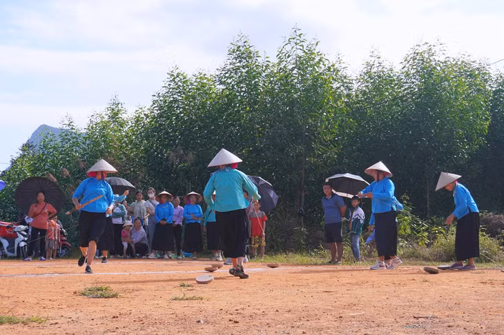 Folk games were held during the festival.