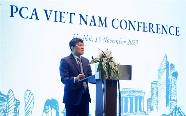 Deputy Minister of Foreign Affairs Nguyễn Minh Vũ delivers his speech at the opening session of the Permanent Court of Arbitration (PCA) Việt Nam conference on Wednesday in Hà Nội. — Photo baoquocte.vn