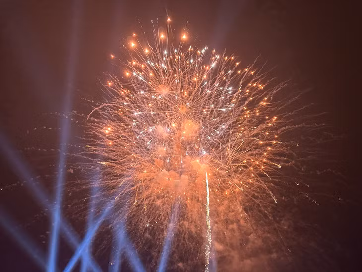 Quang Ninh welcomes a lunar new year with fireworks ảnh 8