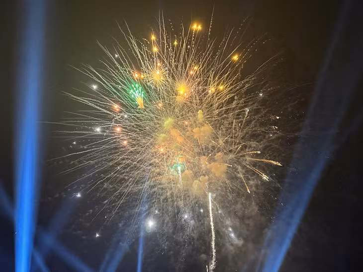 Quang Ninh welcomes a lunar new year with fireworks ảnh 7