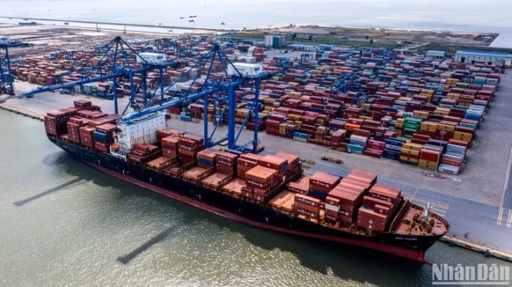 Goods handed at Dinh Vu Port, Hai Phong. (Illustrative image: THANH DAT)