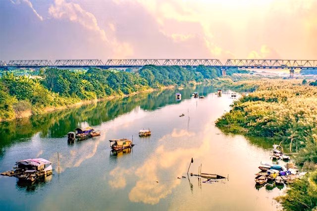 Mudflats along the Red River. — VNS Photo Stu Edd
