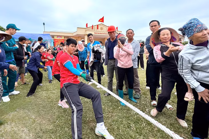 The tug-of-war competition always brings a lively and cheerful atmosphere, attracting a large number of participants and enthusiastic spectators.