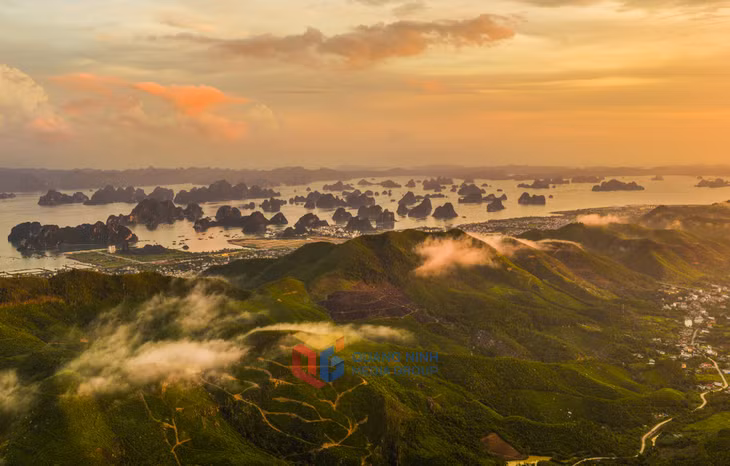 Chiều đông buông xuống, ánh sáng dịu nhẹ vẫn tôn lên vẻ đẹp trầm mặc của đặc khu Vân Đồn.