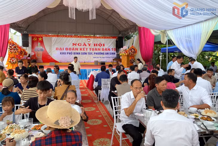 Filled with laughter and well-wishes for good health, the community meal during the national great solidarity day strengthened the bonds of neighborhood and friendship among residents.