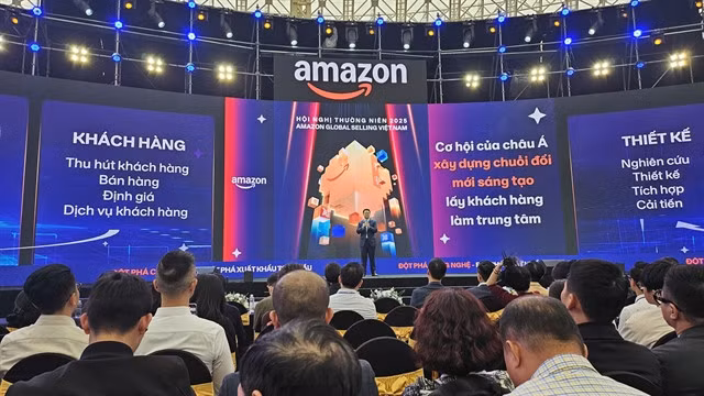 Jim Yang, head of Amazon Global Selling Expansion in APAC, speaks at the conference on Thursday morning. — VNS Photo Ly Ly Cao