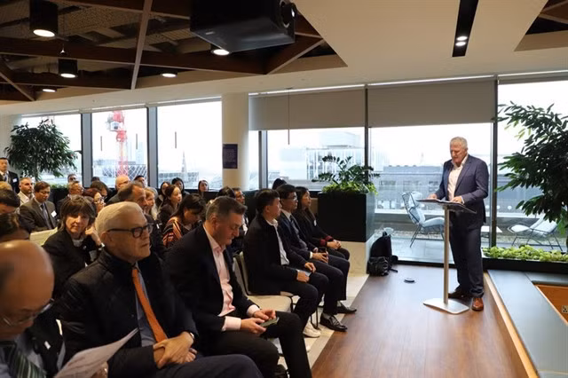 The London forum attracts a large number of participants. VNA/VNS Photo