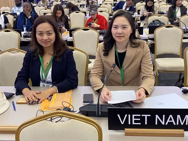 Ambassador Nguyễn Thị Vân Anh, Permanent Representative of Việt Nam to UNESCO (right).