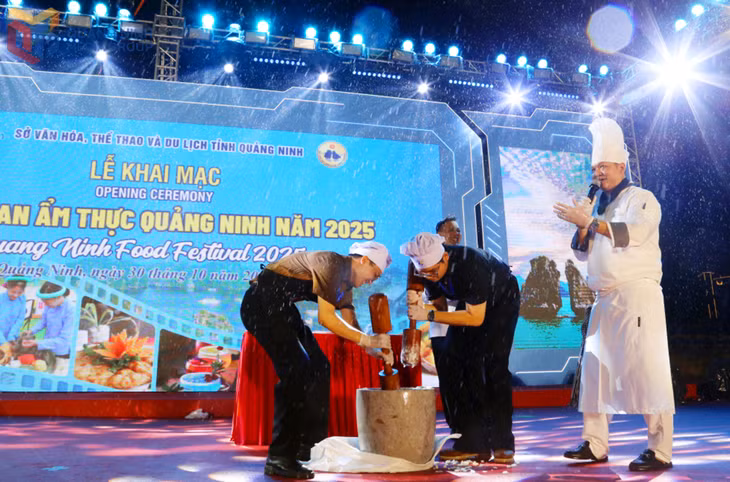Not only a space for exhibition and display, culinary events such as the 2025 Culinary Festival also feature live demonstrations including the traditional technique of making cha muc (grilled squid cakes) along with many other unique regional culinary practices.