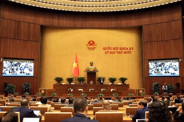 National Assembly deputies work at the 10th session of the 15th National Assembly on November 7 afternoon. — VNA/VNS Photo Tuấn Anh