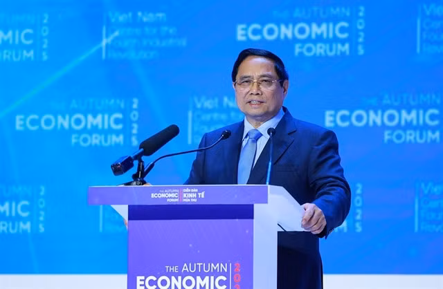 Prime Minister Phạm Minh Chính delivers his remarks at the Autumn Economic Forum 2025 in HCM City. VNA/VNS Photo