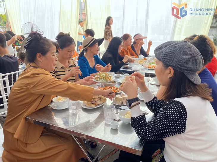 One of the essential elements of the national great solidarity day is the community meal, bringing everyone together in unity.