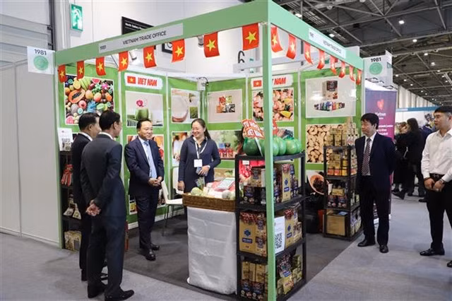A booth introducing Vietnamese products at the International Food and Drink Expo (IFE) 2024 in London. — VNA/VNS Photo