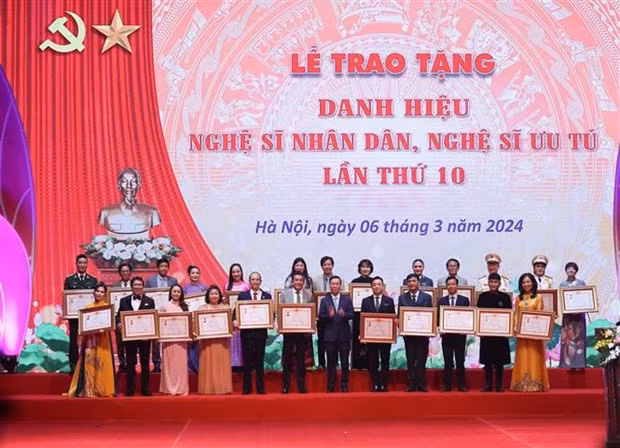 President attends announcement of People’s Artist, Meritorious Artist title winners hinh anh 1
