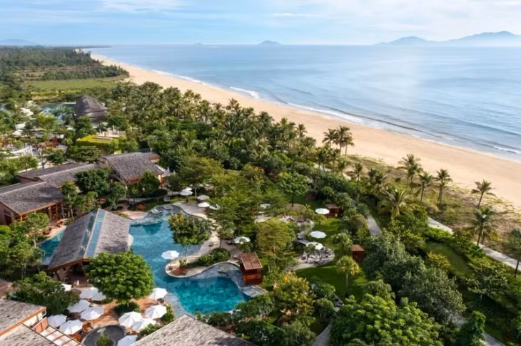 An accommodation area near the sea or with easy access to the beach is a favourite choice of many Vietnamese tourists for this summer. (Photo: Booking.com)