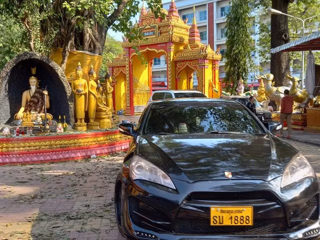 Foreign tourists allowed to bring motorized vehicles to Viet Nam from this May- Ảnh 1.