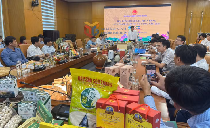 A national-level conference to assess and rank OCOP products for the first round of 2025
