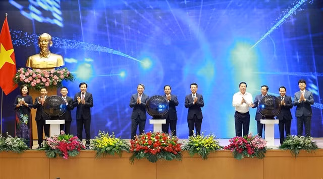 Prime Minister Phạm Minh Chính and other delegates inaugurate the National Legal Portal on Saturday. — VNA/VNS Photo