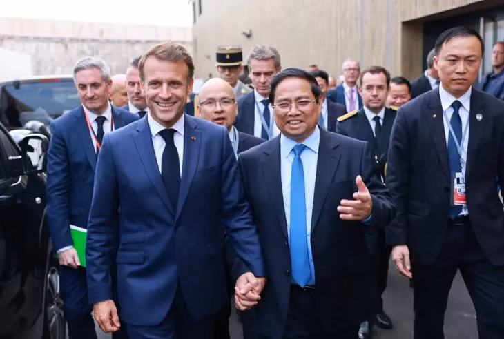 Prime Minister Phạm Minh Chính and French President Emmanuel Macron. — VNA/VNS Photo Dương Giang
