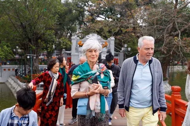 Tourists at the Ngọc Sơn Temple in Hà Nội's Hoàn Kiếm Lake. VNA/VNS Photo