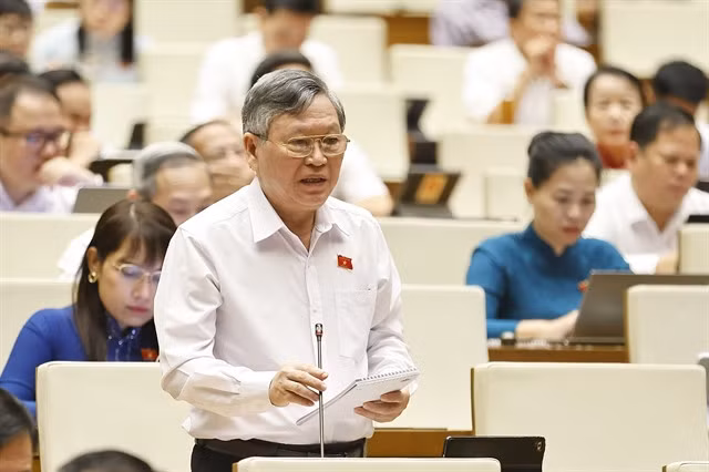 Deputy Tô Văn Tám from Kon Tum Central Highlands province gives opinion. — VNA/VNS Photo Doãn Tấn