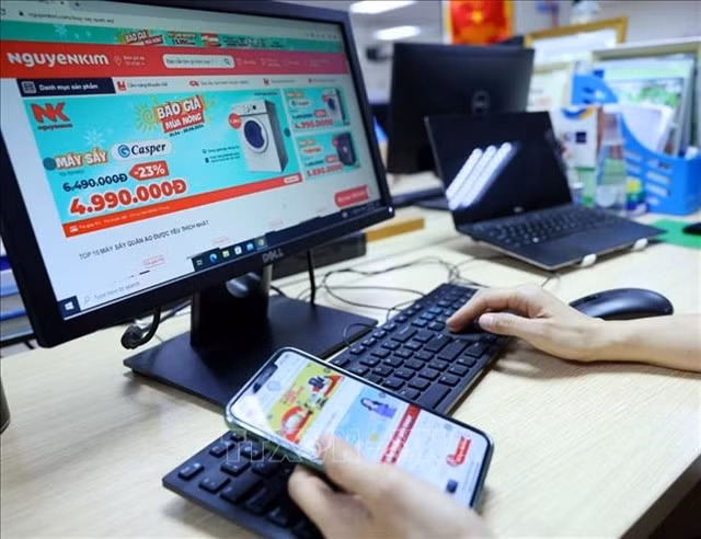 VAT is applied at 1 per cent for goods, 5 per cent for services and 3 per cent for transportation or services tied to goods. — VNA/VNS Photo