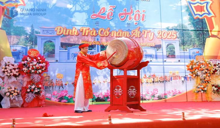 Lãnh đạo TP Móng Cái gióng trống khai hội Đình Trà Cổ năm 2025