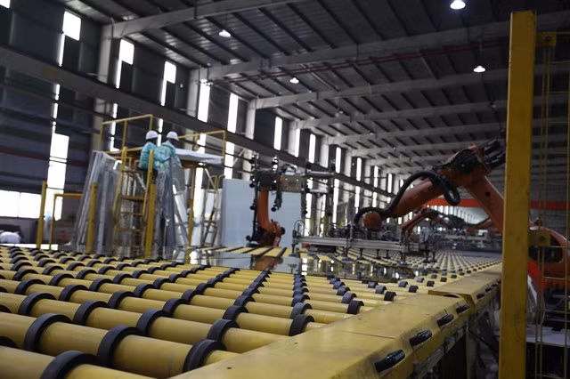 An automation production system at a Viglacera Corp JSC factory in Bà Rịa - Vũng Tàu Province. — VNA/VNS Photo
