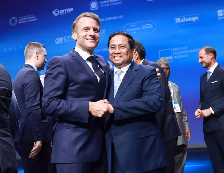 Vietnamese Prime Minister Phạm Minh Chính and French President Emmanuel Macron. — VNA/VNS Photo
