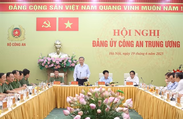 Party General Secretary Tô Lâm addressed the mid-year meeting of the Standing Board of the Central Public Security Party Committee on June 19 in Hà Nội. — VNA/VNS Photo