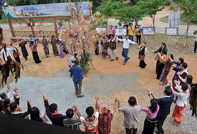 The Thai ethnic cultural space is contributing to preserving and promoting the Thai national identity, showing the unified Vietnamese culture in diversity, and spreading the traditional cultural values of the community of 54 ethnic groups at the Village (Photos by The Duong/ Photos taken before April 27, 2021)