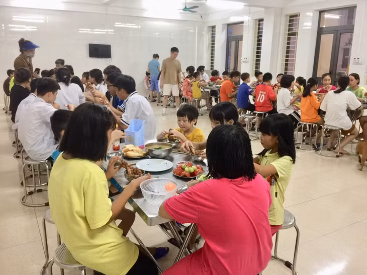 Children living at Centre for sponsoring and caring for children with special circumstances celebrated the festival.