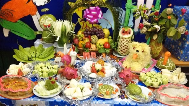 People place importance on arranging the fruit tray to celebrate the festival wishing for health and luck. — Photo dienmayxanh.com