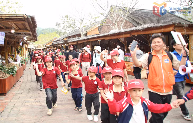 Visitors at Yen Tu Complex of Monuments and Landscapes