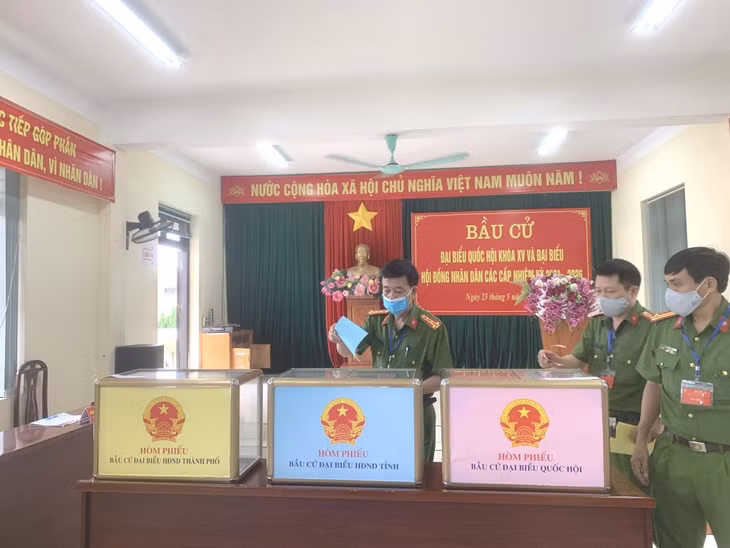Provincial Police cast ballot.
