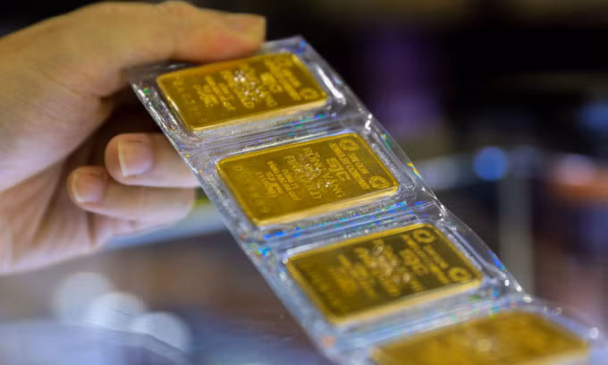 Vietnam gold price drops despite global gain