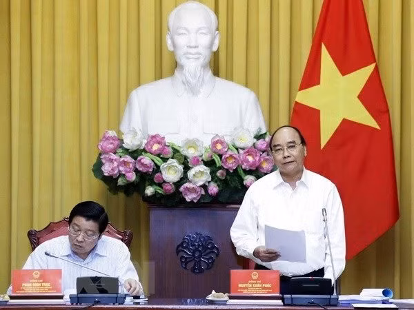 President Nguyen Xuan Phuc speaking at the working session