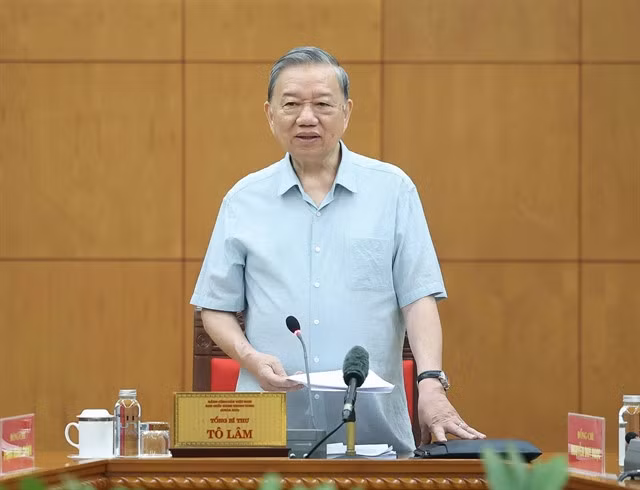 Party General Secretary Tô Lâm chaired a working session to discuss some contents of the bills of the Land Law (revised), the Planning Law, the Law on Urban and Rural Planning, and the Investment Law. VNA/VNS Photo