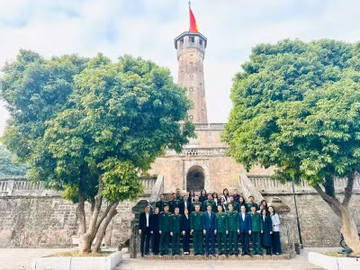 Soldiers preserve memories at revolutionary historical sites in Hà Nội. — Photo hanoimoi.vn