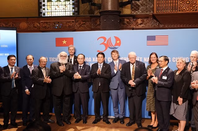 State President Lương Cường and progressive Americans who have supported Việt Nam over the past decades of struggle, reconciliation, and development. — VNA/VNS Photo