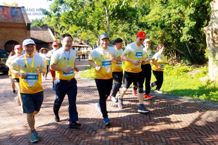 Right after the opening ceremony, delegates and athletes set off on the 5km course, exploring the heritage landscape of Yen Tu.