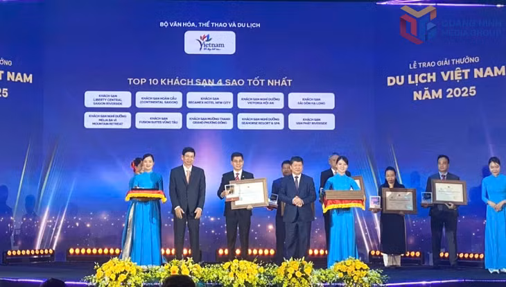 Khách sạn Sài Gòn Hạ Long được vinh danh ở hạng mục “Top 10 khách sạn 4 sao tốt nhất”.