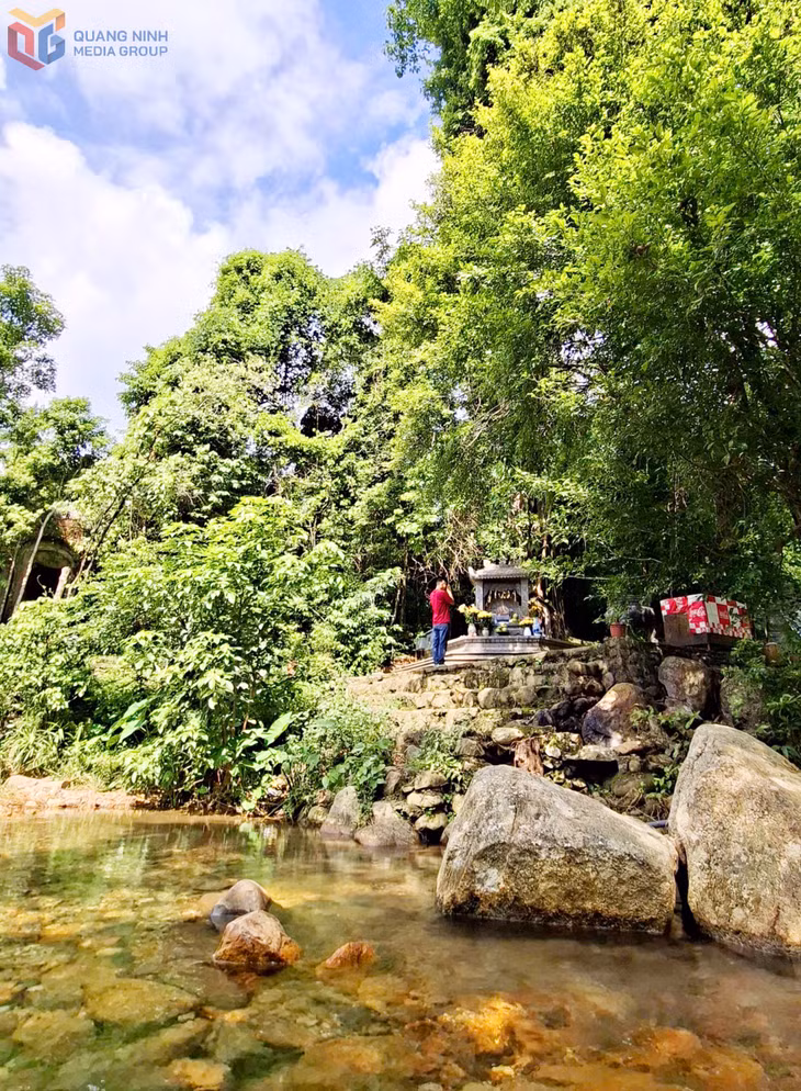 With its stunning landscapes and serene atmosphere, Yen Tu in autumn offers visitors a place of pilgrimage and peaceful reflection.