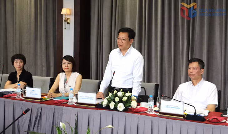 Đại diện Sở Văn hóa, Thể thao và Du lịch giới thiệu các tiềm năng, thế mạnh của Du lịch Quảng Ninh.