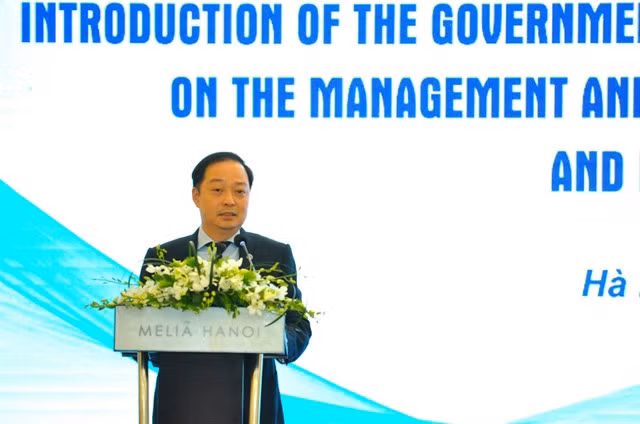 Nguyễn Quốc Phương, director general of the MoF's Department of Debt Management and External Finance, delivers his speech at the event.