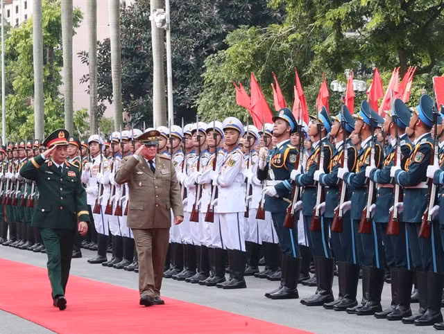 Vietnamese Minister of Defence Phan Văn Giang and his Cuban counterpart review the guard of honour at the welcome ceremony in Hà Nội on Wednesday.